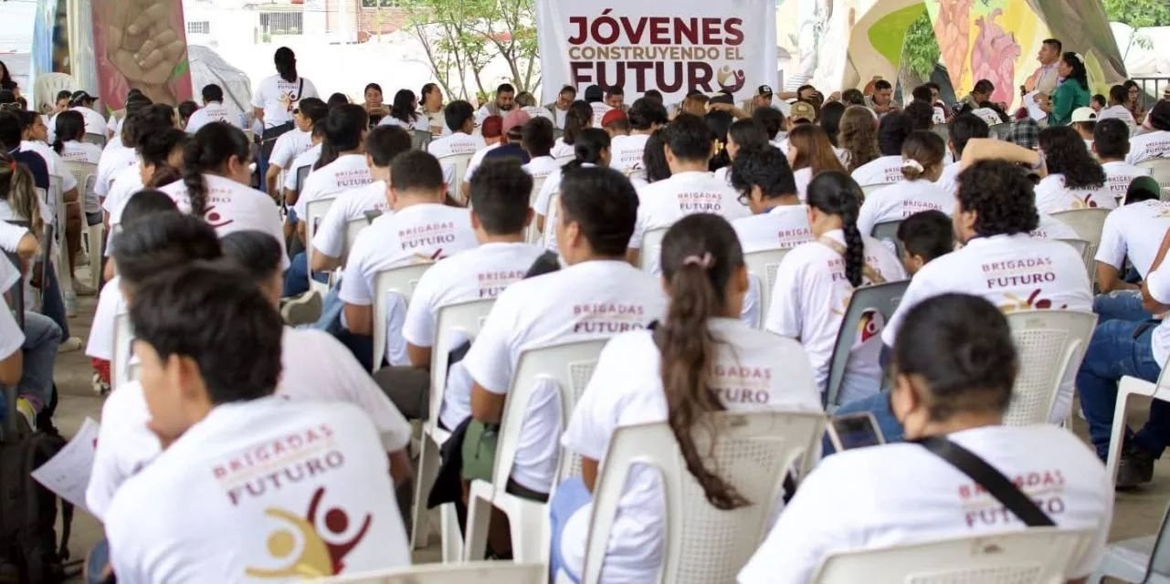 "Jóvenes Construyendo el Futuro sin paga"