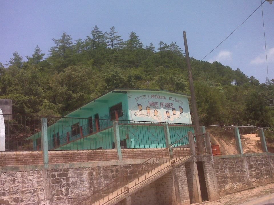 Escuela Primaria Bilingüe Niños Héroes en La Cumbre, Guevea de Humboldt, Oaxaca