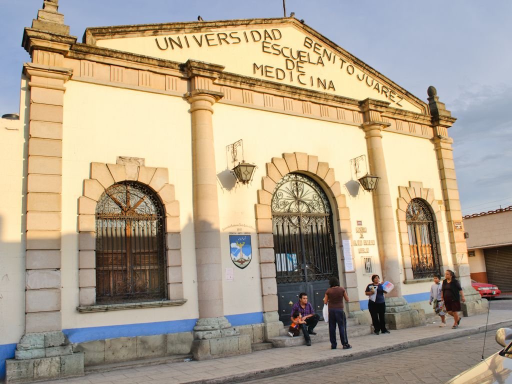 Edificio de la Escuela de Medicina de la Universidad Autónoma Benito Juárez de Oaxaca